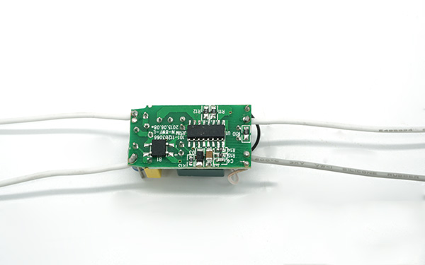 可控硅调光电源内置FSDLF0304481